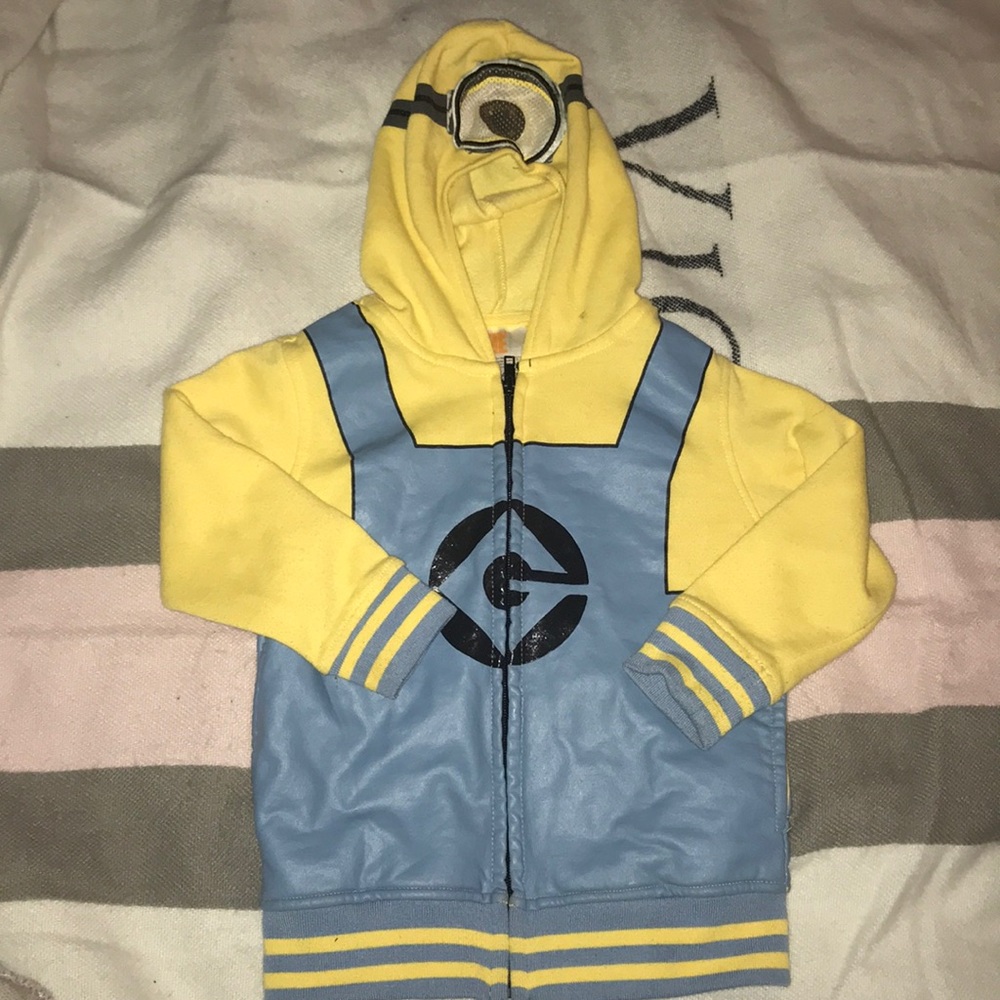 Minion Hoodie Size / 4